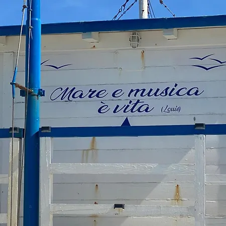 아파트 Un' Estate Al Mare