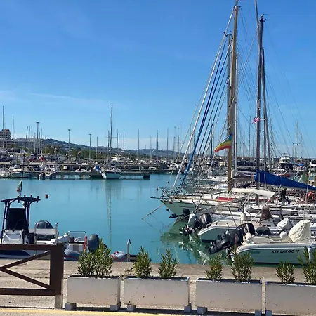 아파트 Un' Estate Al Mare